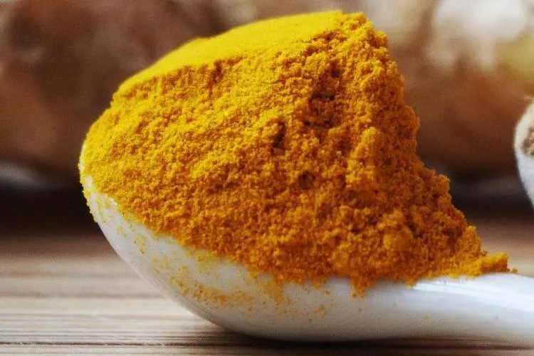 31633 turmeric teeth whitening 1