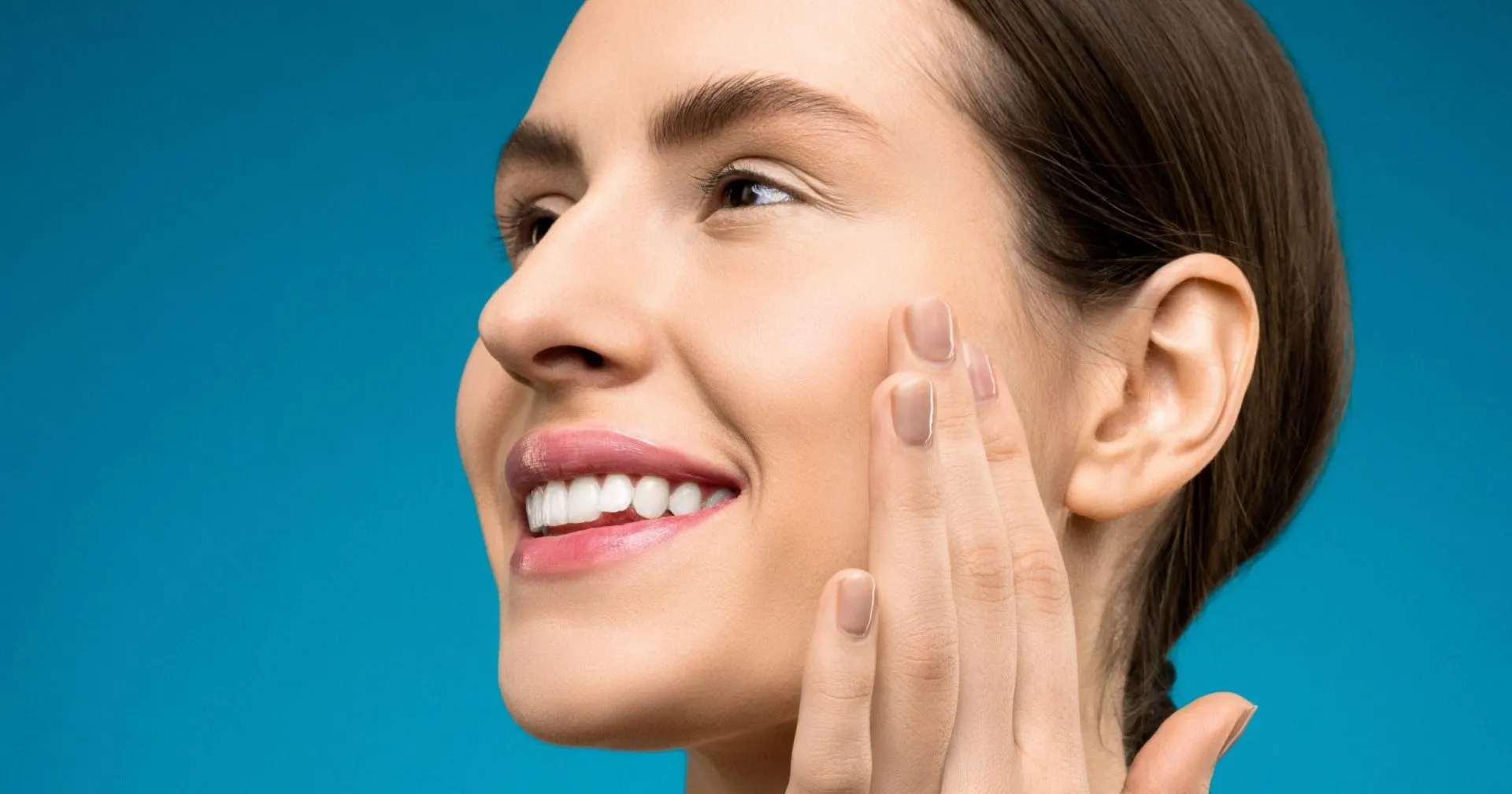 31646 confident smile