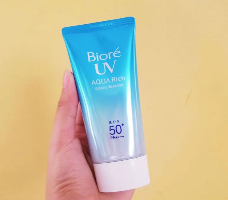 31715 biore uv essence pros cons