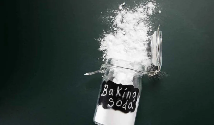 31784 baking soda nail whitening 1