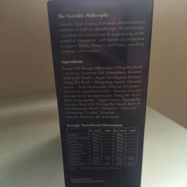 31797 hydrated skin illustration